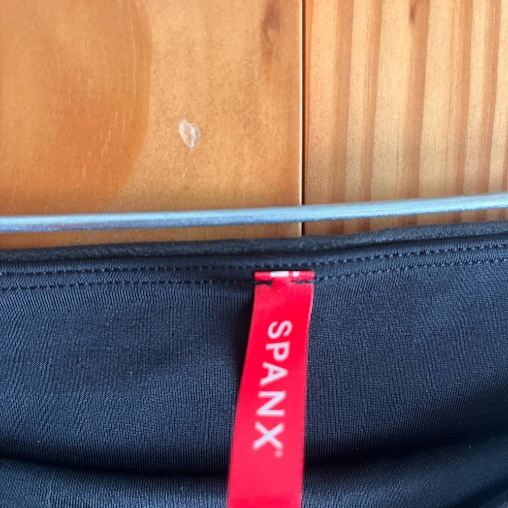 SPANX Shiny Black Leggings - Picture 3 of 4
